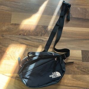 Like new North Face Crossbody